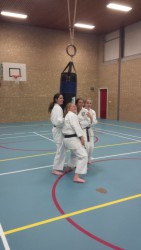 De stootzak hangt nog..