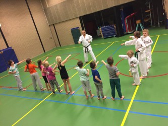 Start 4 weken na schoolse activiteiten.